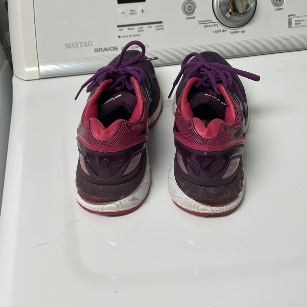 Like New ASICS - Picture 4 of 5